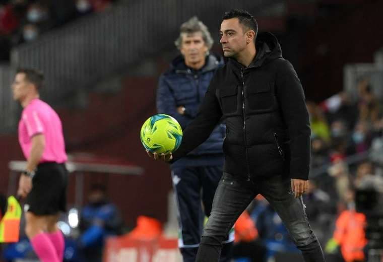 Xavi acusa a Laporta de bloquear el regreso de Messi al Barcelona