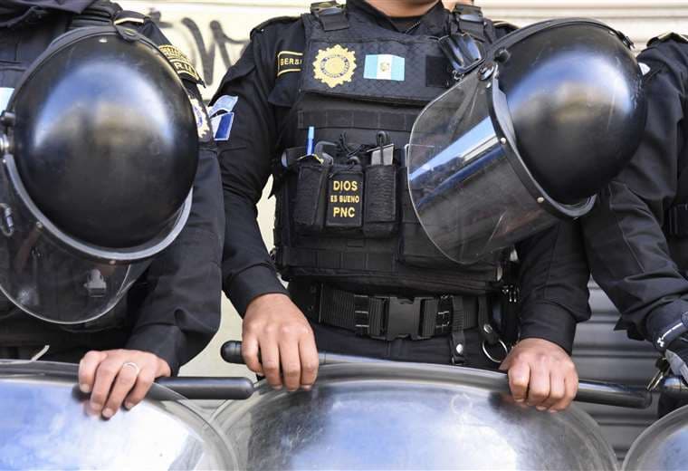 Autoridades liberan rehenes tomados por pandilleros en cárceles de Guatemala