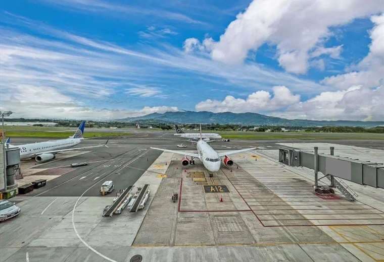 OIJ investiga muerte de pasajera costarricense en vuelo de Madrid hacia Costa Rica