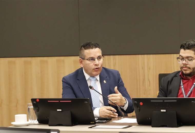 Oficialismo duda sobre procedencia de sancionar a Fabricio Alvarado como exdiputado