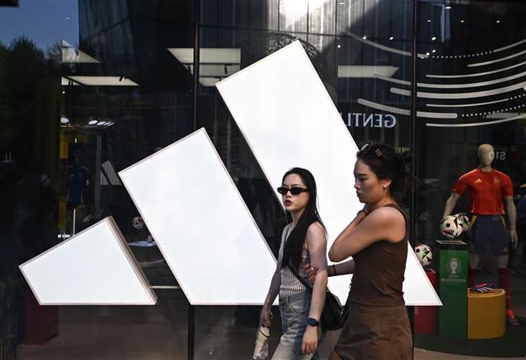 Adidas ofrece disculpas públicas a artesanos mexicanos por usar sus diseños