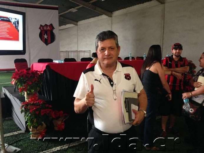 Alajuelense anuncia la salida de Raúl Pinto de su directiva