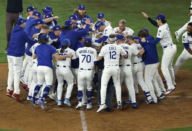 Dodgers apuntan al tricampeonato en Grandes Ligas en medio del auge latino