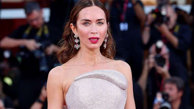 Emily Blunt y estrellas de Hollywood muestran rechazo a actriz creada con IA