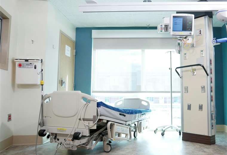 Microbióloga explica quiénes son más vulnerables a bacteria detectada en 10 hospitales