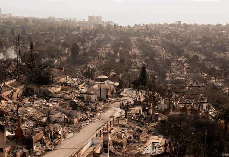 Detienen a hombre por letal incendio en Los Ángeles en enero