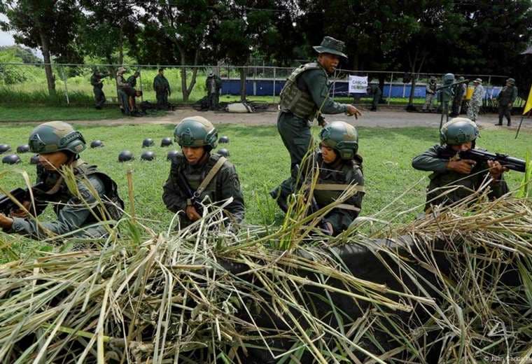 Venezuela realiza ejercicios militares ante posible ataque de EE. UU.