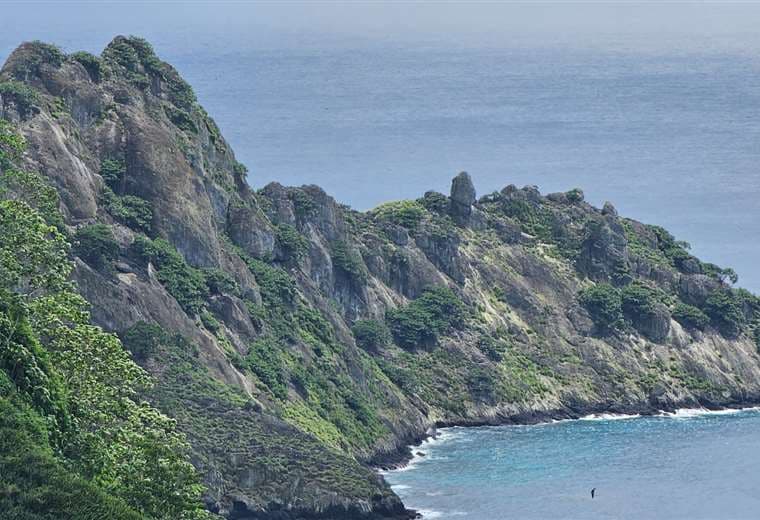 Guardaparques de Isla del Coco cae a guindo de 40 metros y su rescate es de alto riesgo