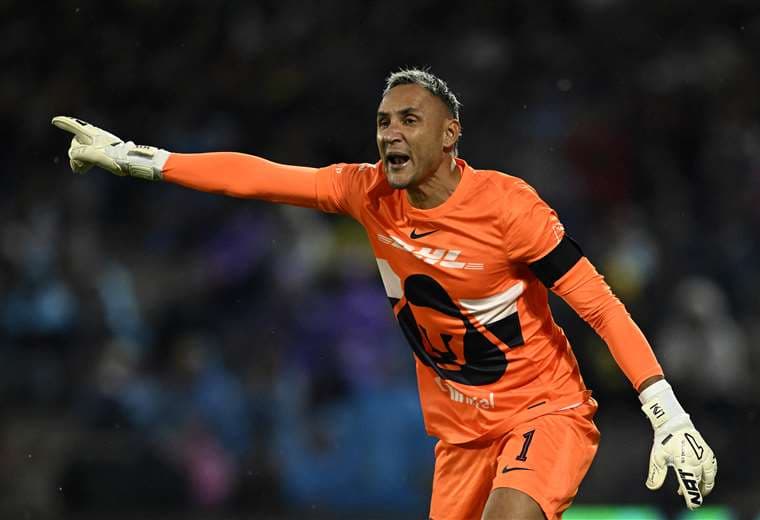 Video: Llueven críticas a Keylor Navas tras empate de Pumas y así reaccionó el portero