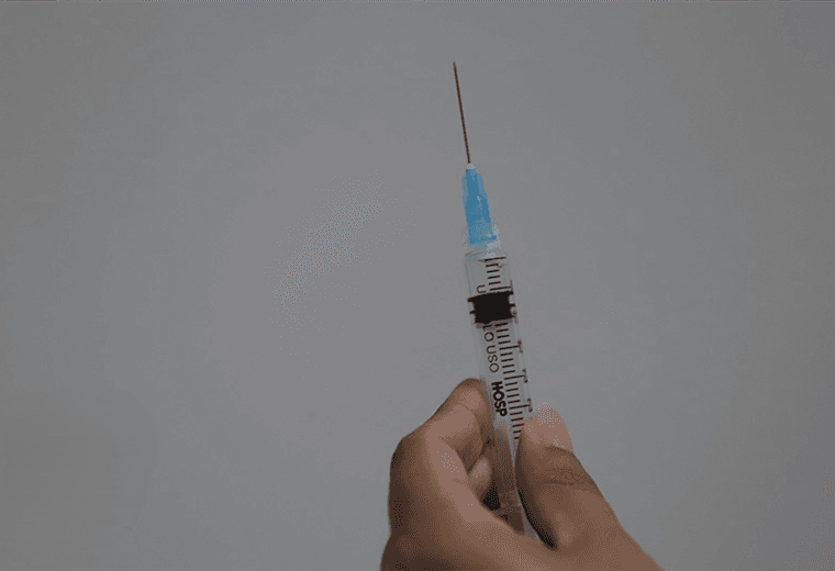 Vacuna es efectiva pese a nueva variante de influenza, afirma Salud