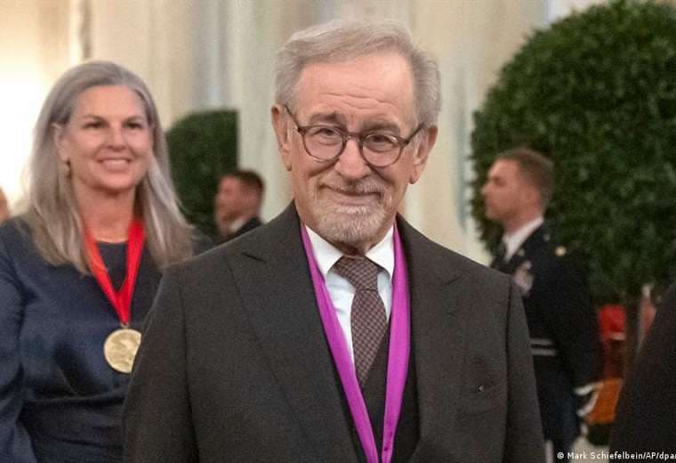 Steven Spielberg vuelve fílmicamente al mundo de los ovnis y el misterio