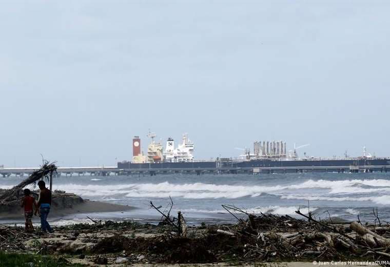 Medios: Estados Unidos vigila 18 petroleros en aguas venezolanas