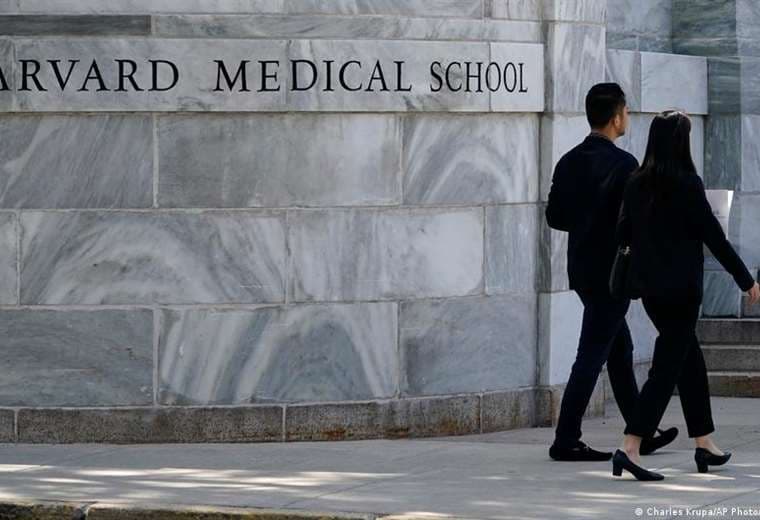 El exjefe de la morgue de Harvard, condenado a 8 años