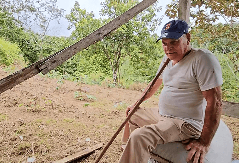 Don Quincho, más de 80 años y una vida entera sembrando la tierra