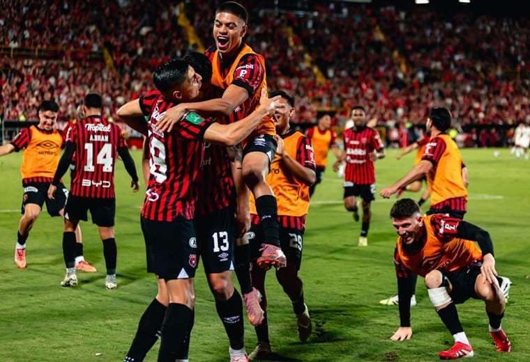 ¡Explosión rojinegra! La 31 ya es de Alajuelense