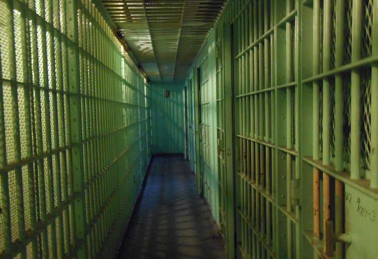 16 años de cárcel para padrastro que violó a hija tras ofrecerle un “masaje”