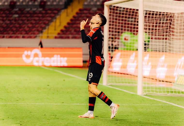 Alberto Toril se disculpa con la afición de Alajuelense