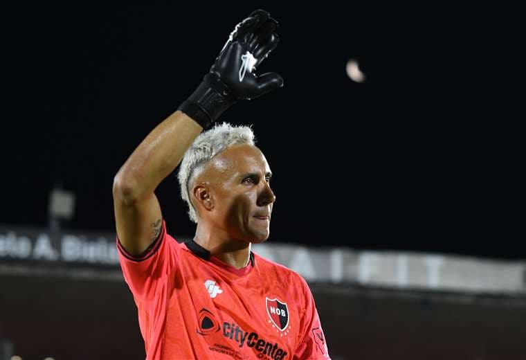 Keylor Navas no aparece ni en banca en Newell’s y comienza la especulación