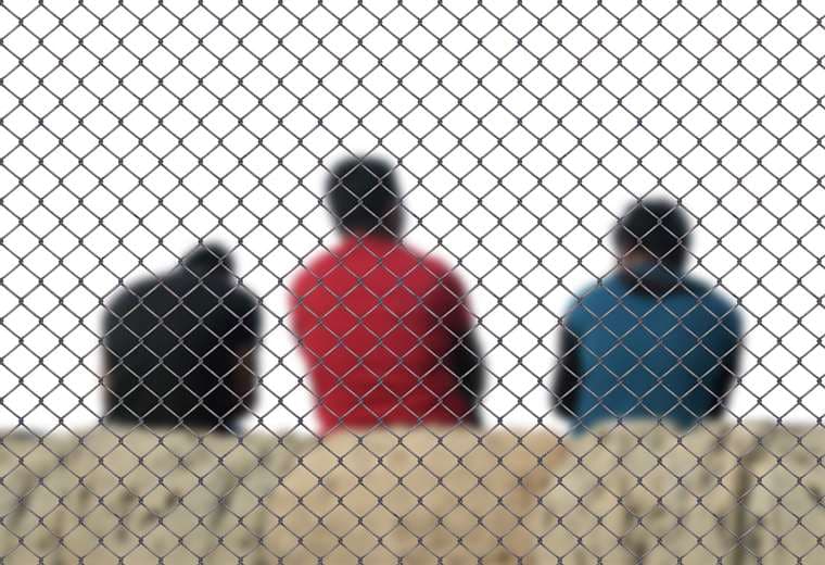 Tribunal autoriza reanudar deportaciones aceleradas en EE. UU.
