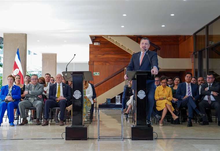 Contraloría responde a Hacienda: no se puede pagar póliza de jerarcas con recursos públicos