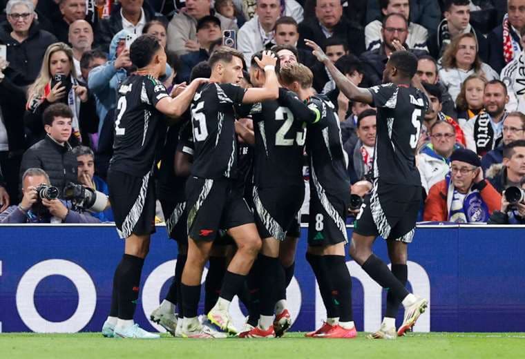 Liverpool y Arsenal firman una tregua tras su combate por la Premier