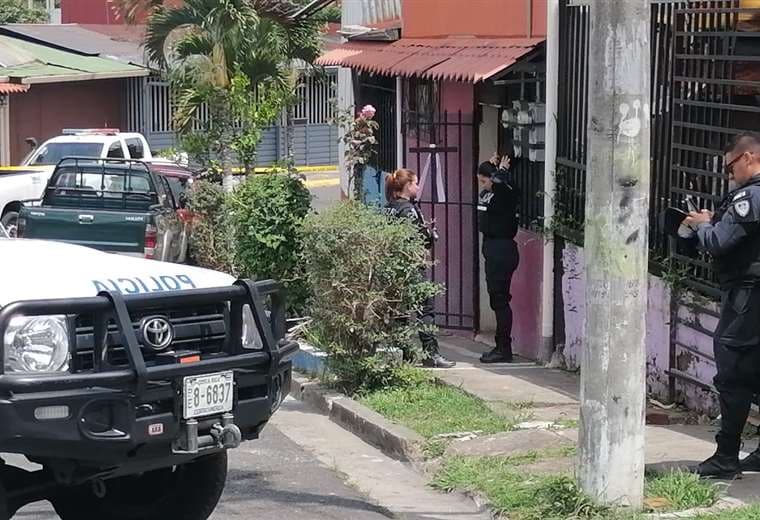 Turba de hombres ataca a balazos casa en Hatillo y luego huye