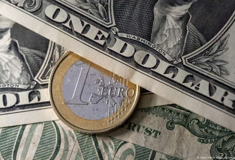 Ucrania estudia vincular su moneda al euro