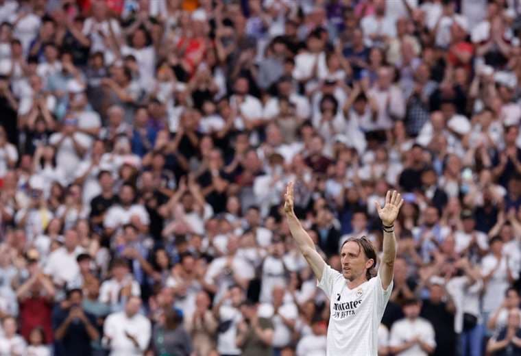 Emotivo homenaje del Real Madrid a Ancelotti y Modric, dos de sus leyendas