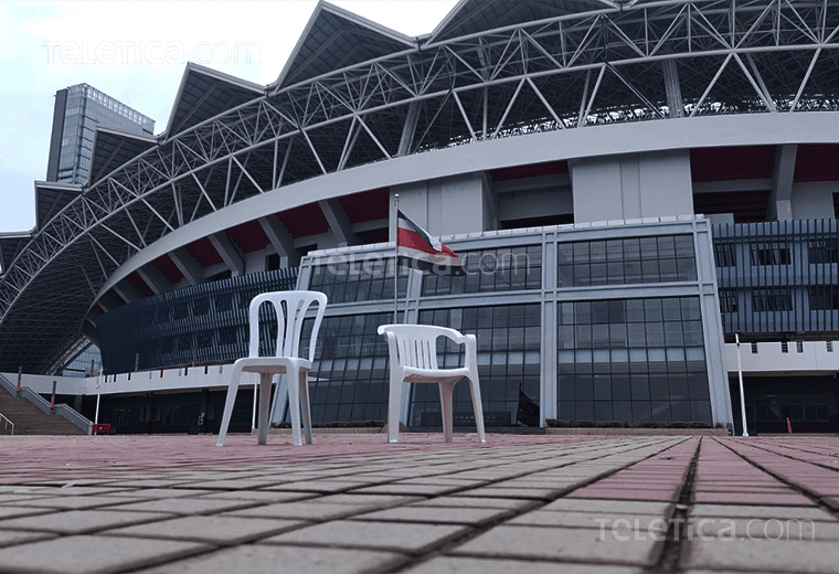 Fotos: ¿Bad Bunny en Costa Rica? Icónicas sillas de DtMF aparecen en el Estadio Nacional
