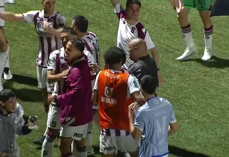 Por radio y celular: así vivió Saprissa su dramática clasificación