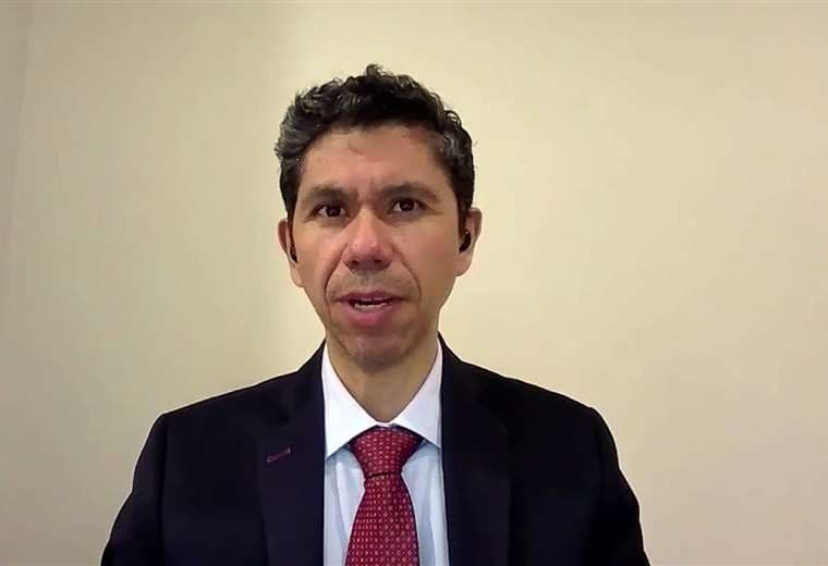 Luis Amador reconoce que está en conversaciones con el partido que llevó al poder a Rodrigo Chaves