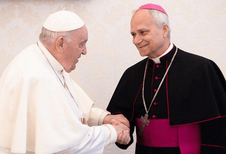 "¡Gracias al papa Francisco!", dice el nuevo pontífice León XIV en su primer discurso