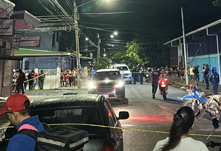 Acribillan a conductor en plena vía pública