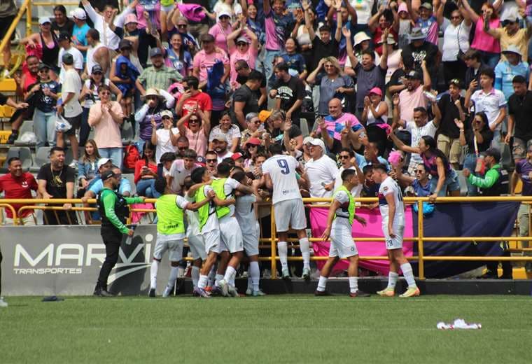 Guadalupe y Puntarenas lideran en renovaciones para el Apertura 2025