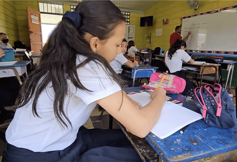Clases continuarán suspendidas en 10 escuelas y colegios