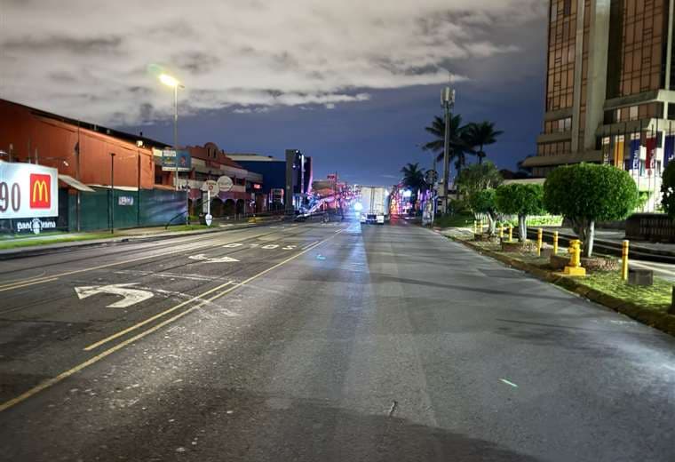 CNFL restablece servicio eléctrico en Curridabat tras caída de postes