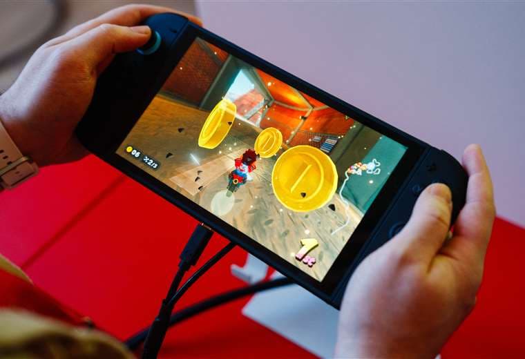 Aficionados de Nintendo se abalanzan sobre esperada consola Switch 2