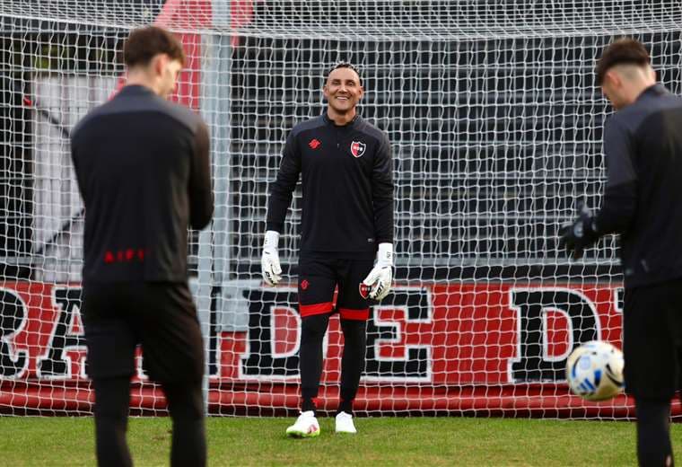 Keylor Navas se queda: Newell's no aceptó oferta del Pumas  
