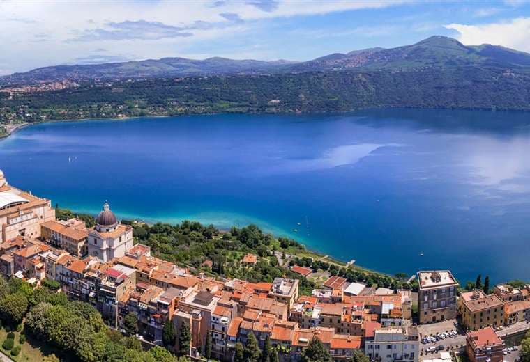 ¿Cómo es Castel Gandolfo, el palacio de verano que León XIV ha vuelto a usar para vacacionar?