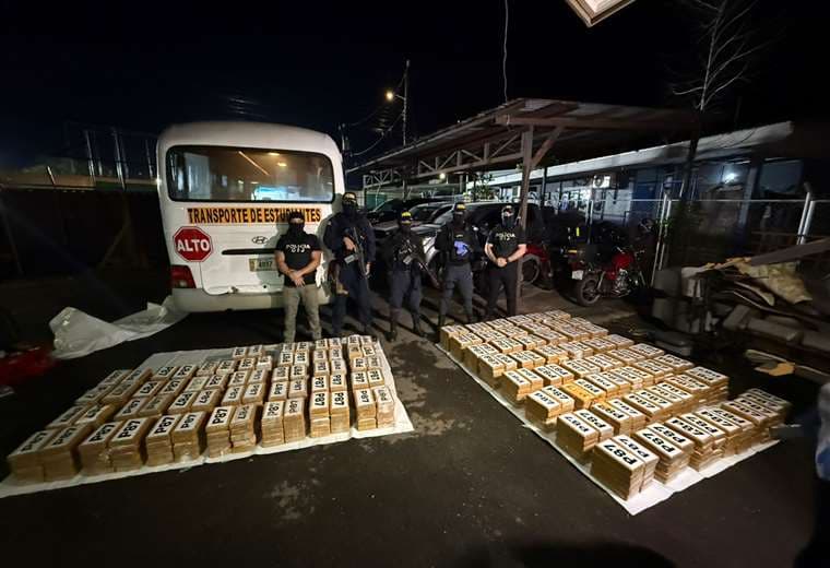Buseta de estudiantes detenida con 920 kilos de cocaína no tenía permisos activos