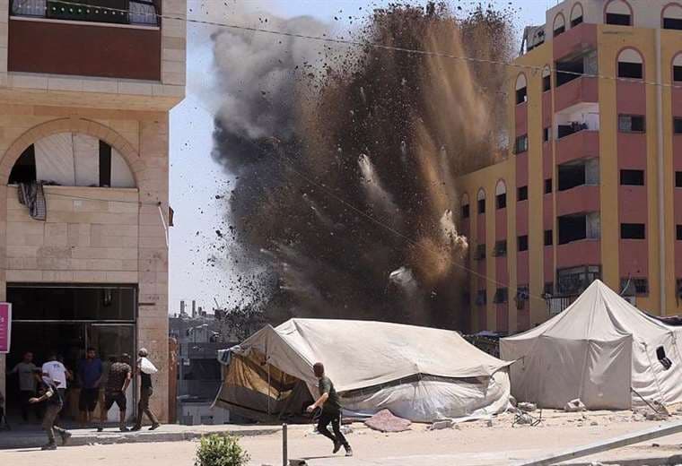 Cientos de palestinos huyen tras comienzo de ofensiva terrestre de Israel en Gaza