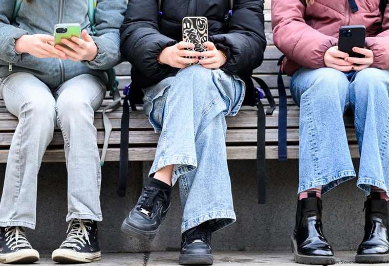 ¿Cuánto tiempo deberían pasar los niños frente a las pantallas?