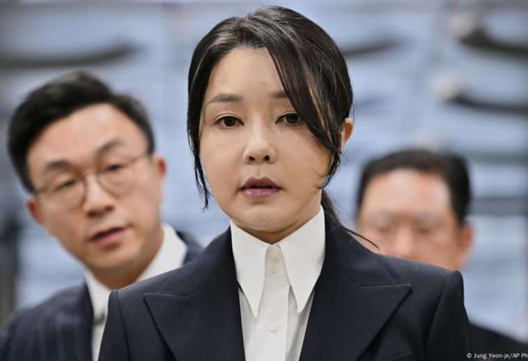 Corea del Sur: acusan a ex primer ministro y ex primera dama
