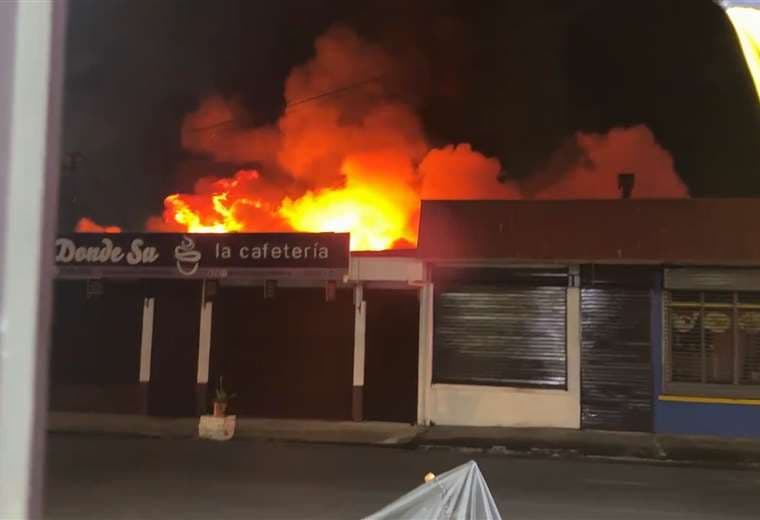 ¡Otro más! Bomberos atienden incendio en el centro de Moravia