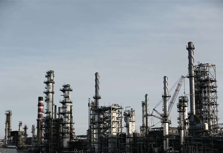 AIE: el mundo agota sus reservas de petróleo a "ritmo récord" por la guerra en Medio Oriente
