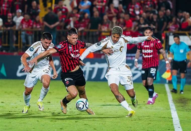 Alajuelense ante LAFC/Crédito: Juan Manuel Quirós