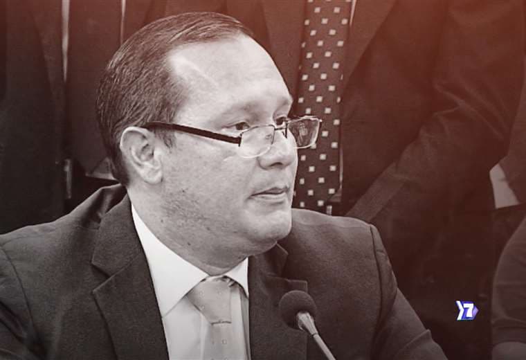 Del estrado al banquillo