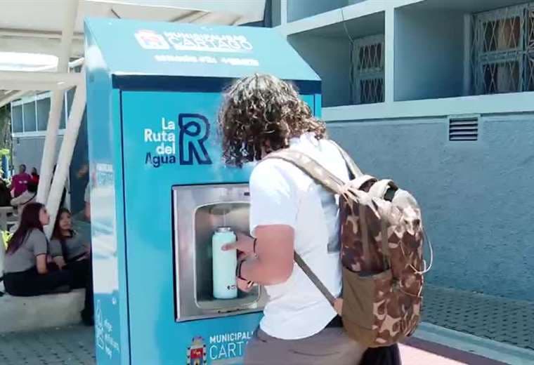 Cartago estrena primera estación de agua purificada gratuita del país
