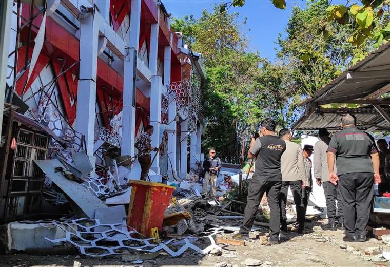 Un muerto por fuerte terremoto en el este de Indonesia