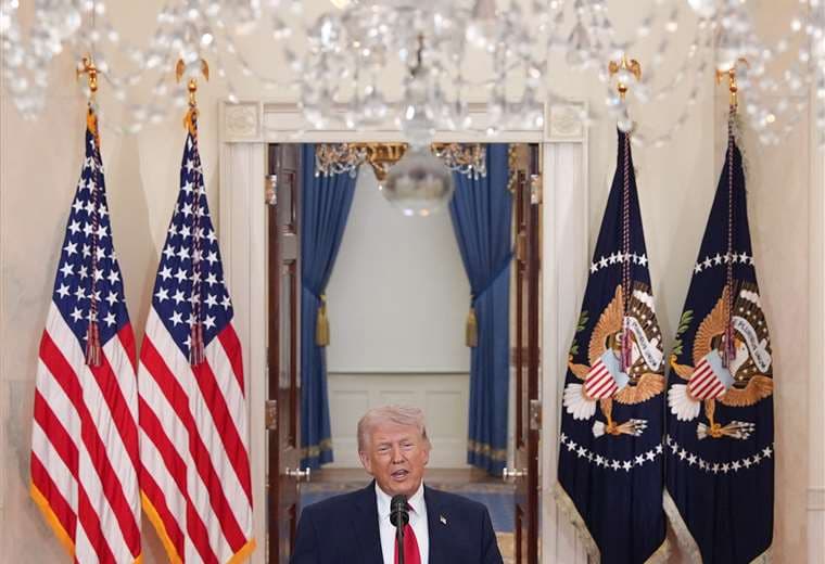 Trump dice que EEUU golpeará a Irán "con extrema dureza" durante las próximas 2-3 semanas